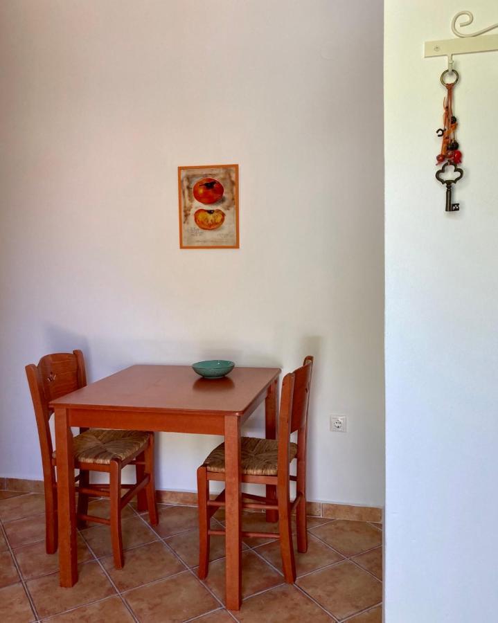 Syrou Lotos Studios & Apartments (Adults Only) Kini Rum bild